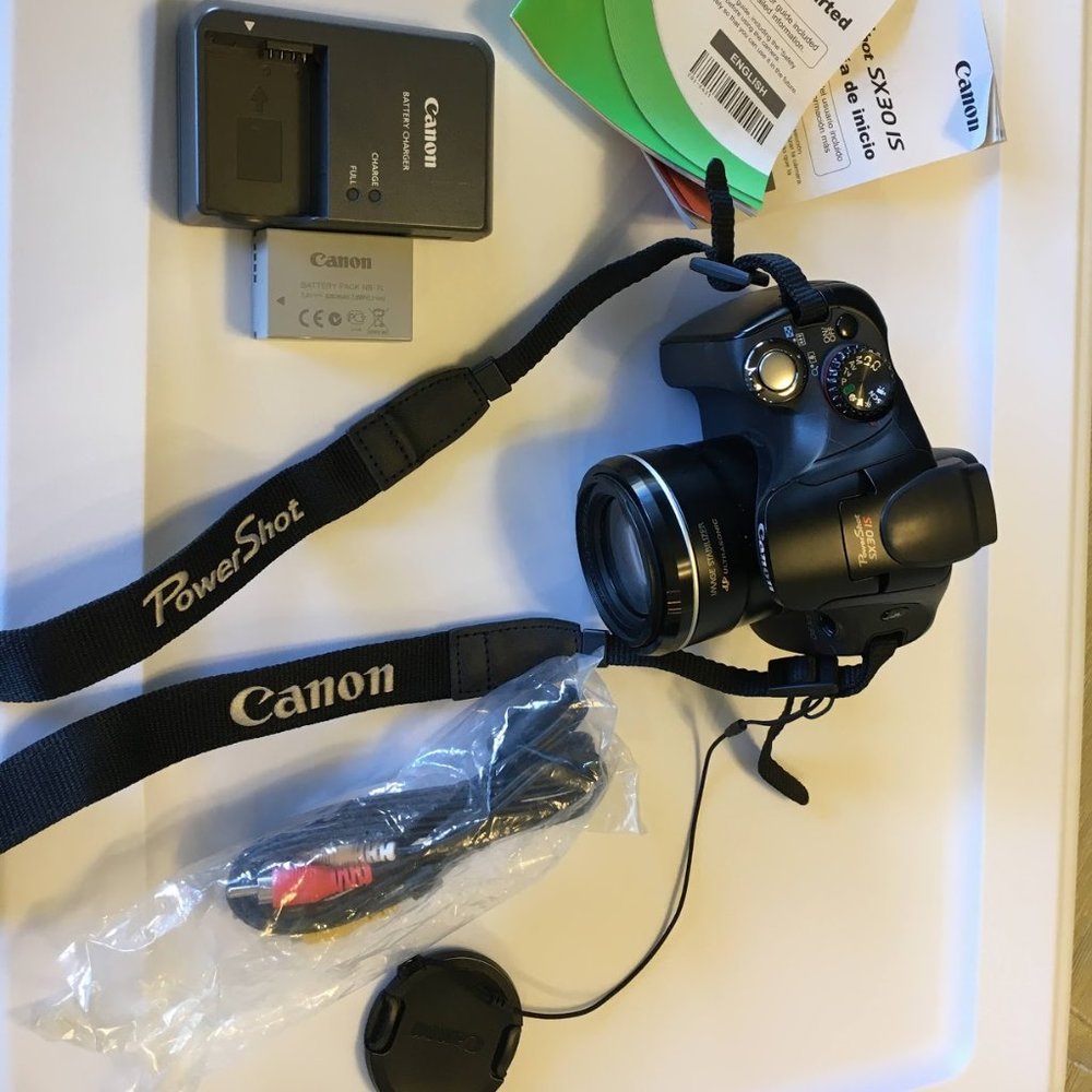 CANON Camera - Picture 4 of 7
